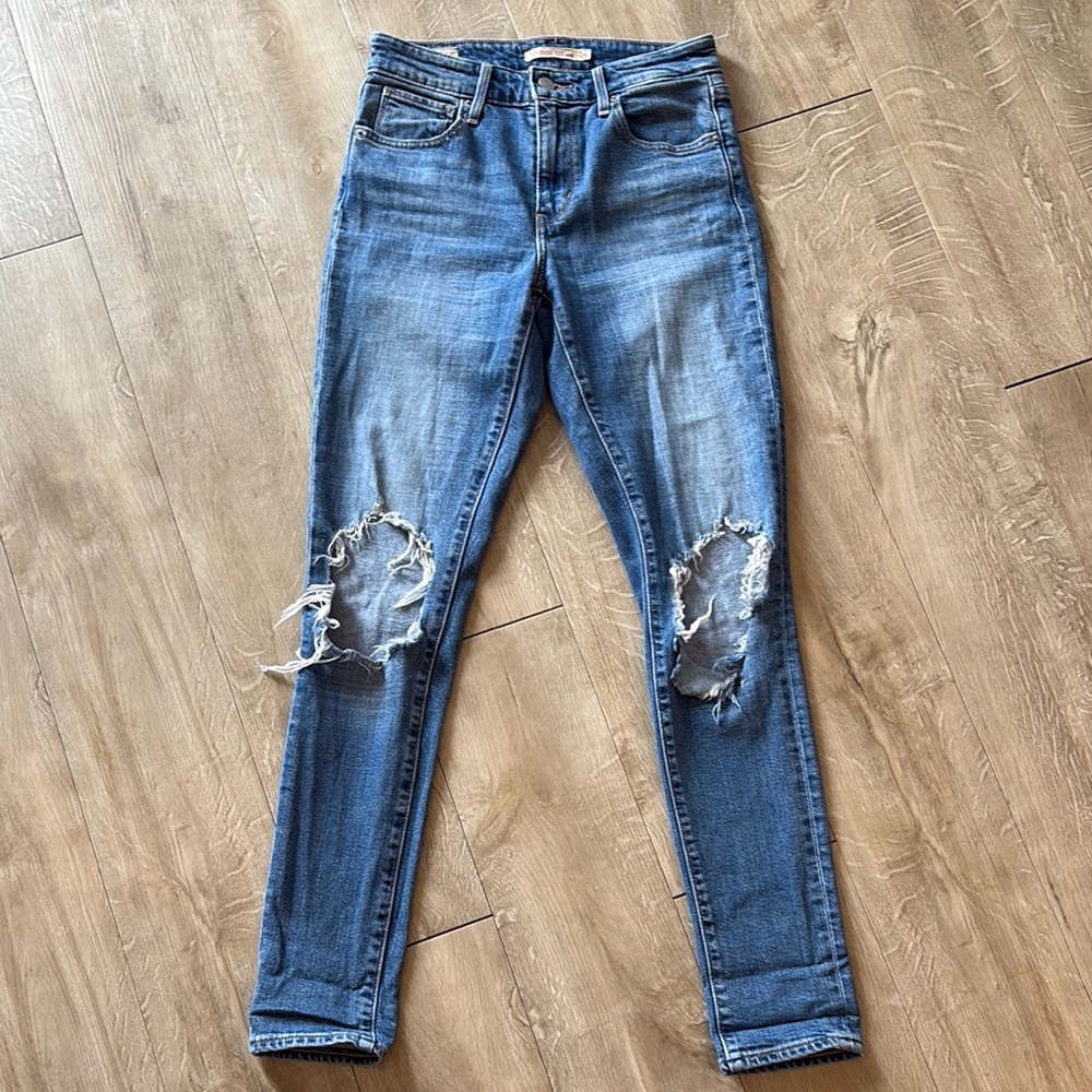 721 High Rise Skinny Distressed Jeans Women’s Size 26 True to size